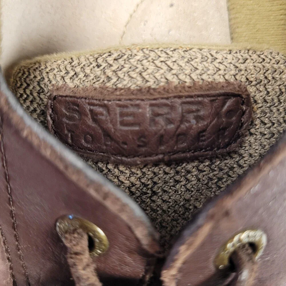 Sperry brand top